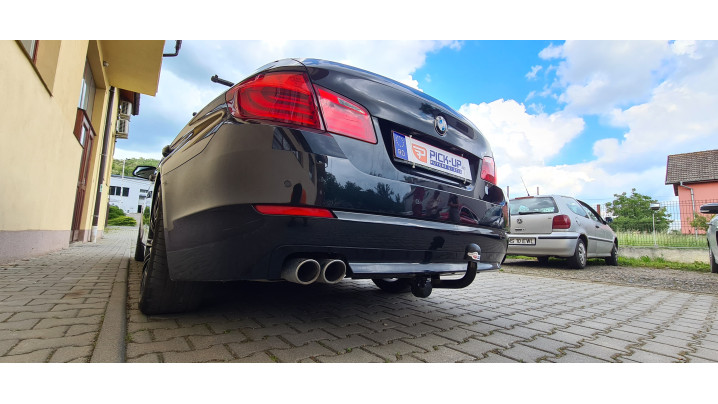 Montare carlig de remorcare pe BMW F10