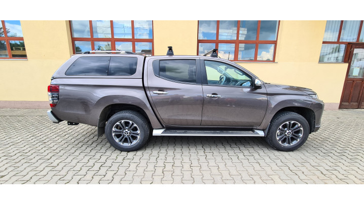 Keménytető és rakodórúd felszerelése a Mitsubishi L200 2021-re