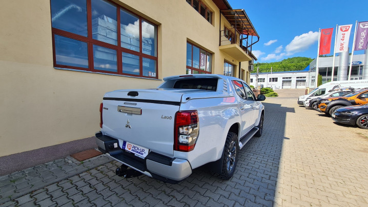Kupak típusú platófedő zárás, csörlőháztető terelő-csörlőtartó Mitsubishi L200 felszerelése
