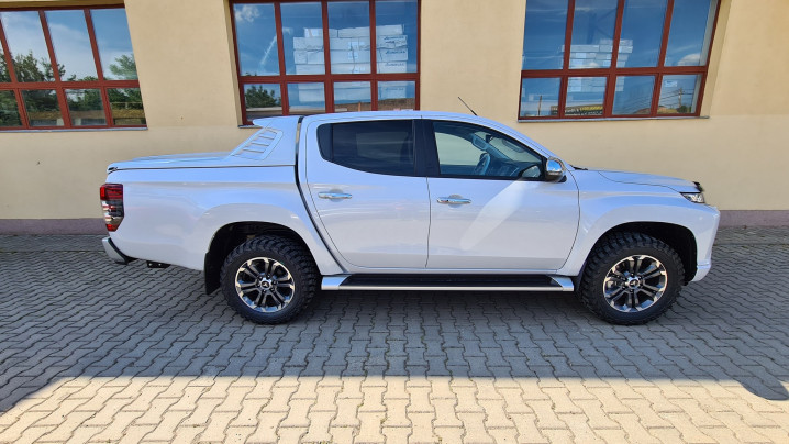 Kupak típusú platófedő zárás, csörlőháztető terelő-csörlőtartó Mitsubishi L200 felszerelése
