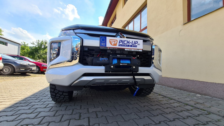 Kupak típusú platófedő zárás, csörlőháztető terelő-csörlőtartó Mitsubishi L200 felszerelése