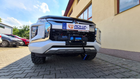 Kupak típusú platófedő zárás, csörlőháztető terelő-csörlőtartó Mitsubishi L200 felszerelése