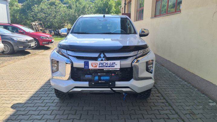 Tonneau cover, hood guard, winch, winch-plate installed on Mitsubishi L200