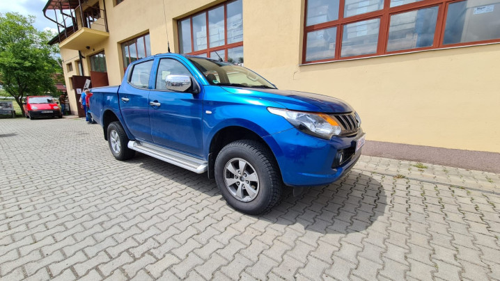 Bed liner, rail guard, skid plate, towing hook installed on Mitsubishi L200