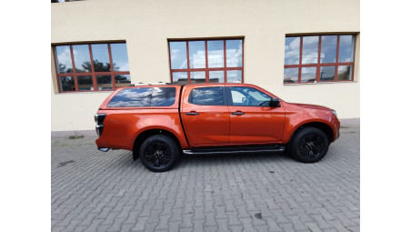 Keménytető, motorháztetőplatóbélés, bullbar felszerelése Isuzu D-Max 2020-ra