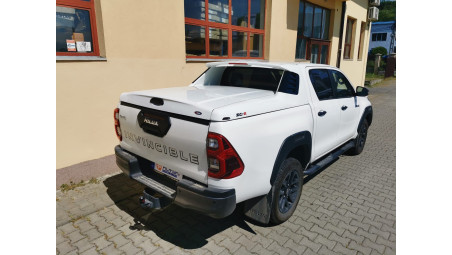 A fedél típusú platófedő felszerelése a Toyota Hilux 2020-ra