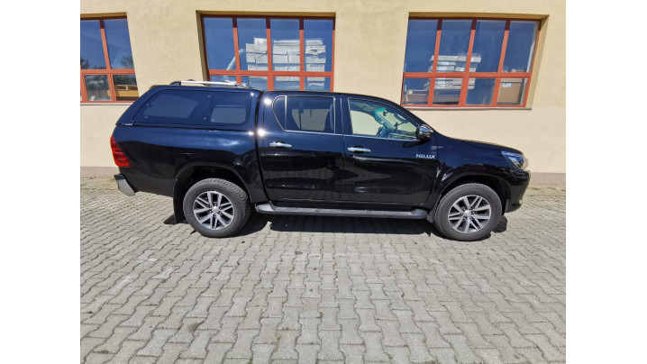 Montare hardtop und lada utilitara pe Toyota Hilux 2018