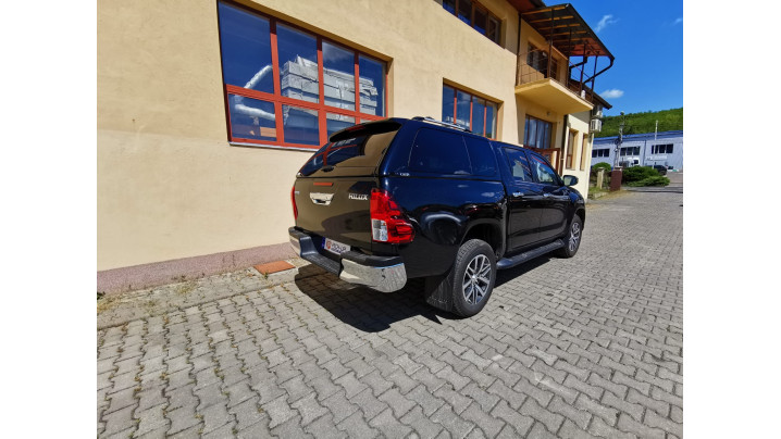 Montare hardtop und lada utilitara pe Toyota Hilux 2018