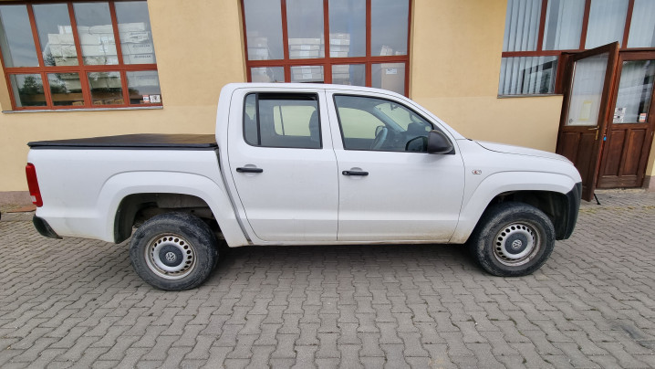 Montare inchidere de bena und carlig de remorcare pe Volkswagen Amarok 2014