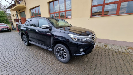 Tonneau cover installed on Toyota Hilux 2017