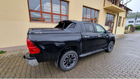 Tonneau cover installed on Toyota Hilux 2017