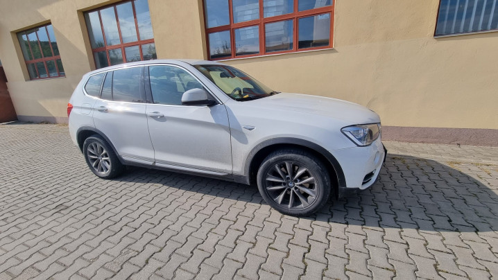 Montare carlig de remorcare pe BMW X3