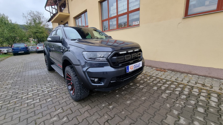 A Ford Ranger Raptor hűtőrács felszerelése a 2019-es Ford Rangerre