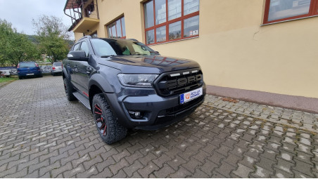A Ford Ranger Raptor hűtőrács felszerelése a 2019-es Ford Rangerre