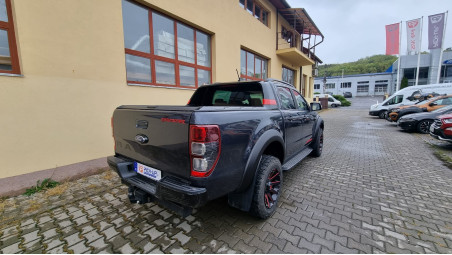 A Ford Ranger Raptor hűtőrács felszerelése a 2019-es Ford Rangerre