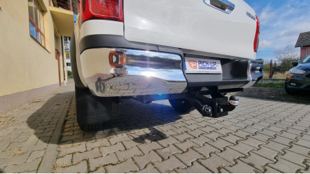 A motorháztető tekercs és a motorháztető terelő felszerelése a Toyota Hilux 2019-re