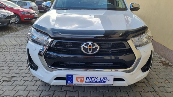 A motorháztető tekercs és a motorháztető terelő felszerelése a Toyota Hilux 2019-re
