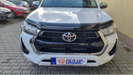 Roll cover, hood guard installed on Toyota Hilux 2019