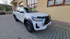 A motorháztető tekercs és a motorháztető terelő felszerelése a Toyota Hilux 2019-re