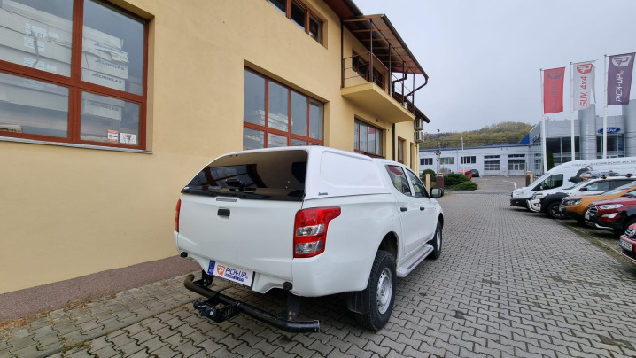 Keménytető és bullbar felszerelése Mitsubishi L200 2017-re