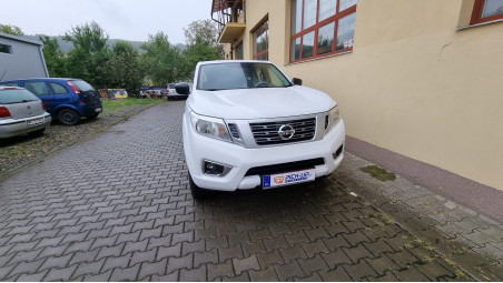 Tonneau cover, window visors installed on NIssan Navara NP300 2019