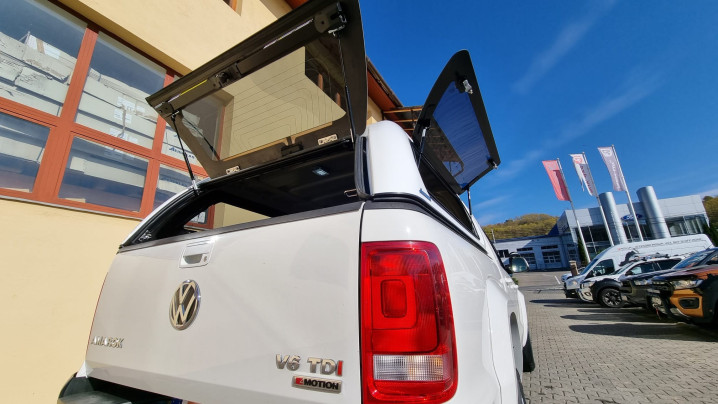 Keménytető és motorháztető terelő beszerelése Volkswagen Amarokra