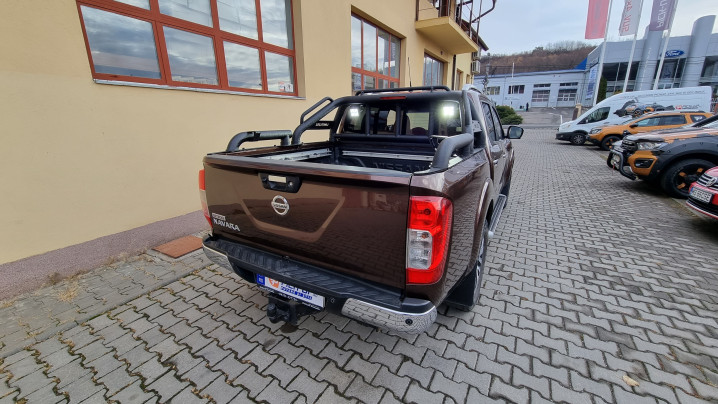 Bukócső, csörlő, bukócső, oldalküszöb felszerelése a Nissan Navara NP300 2019-re