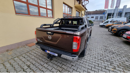 Bukócső, csörlő, bukócső, oldalküszöb felszerelése a Nissan Navara NP300 2019-re