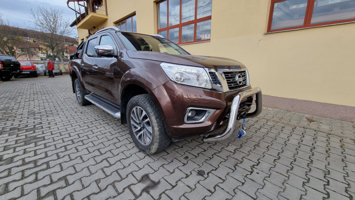 Bukócső, csörlő, bukócső, oldalküszöb felszerelése a Nissan Navara NP300 2019-re