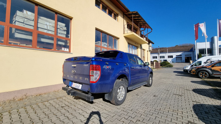 A burkolat típusú platófedő zár beszerelése a Ford Ranger 2018-ra