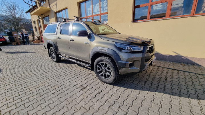 Canopy, hood guard, side steps, cross bars installed on Toyota Hilux 2020