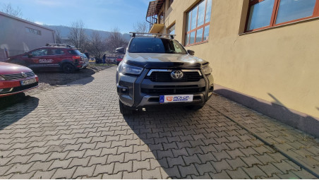 Canopy, hood guard, side steps, cross bars installed on Toyota Hilux 2020