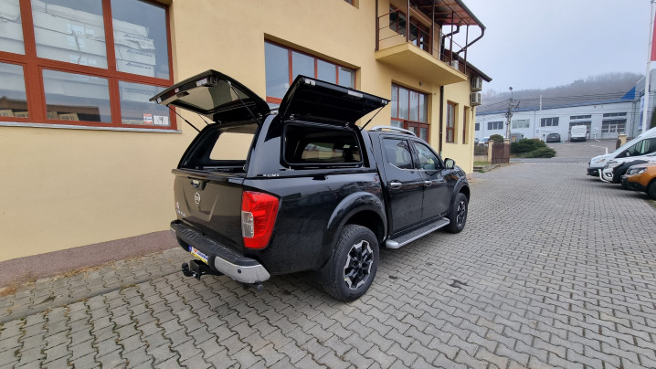 Canopy, bed liner installed on Nissan Navara NP300
