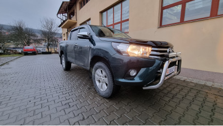 Montare rulou de bena, capitonaj bena, bullbar, deflectoare, reflectoare pe Toyota Hilux 2017