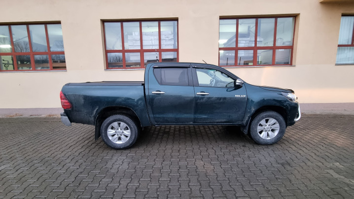 Montare rulou de bena, capitonaj bena, bullbar, deflectoare, reflectoare pe Toyota Hilux 2017