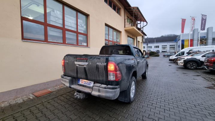 Montare rulou de bena, capitonaj bena, bullbar, deflectoare, reflectoare pe Toyota Hilux 2017