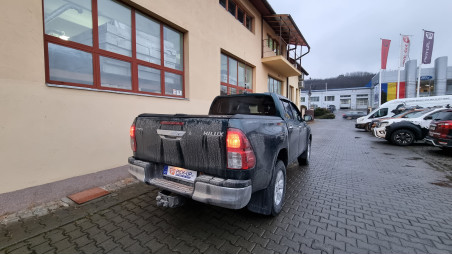 Montare rulou de bena, capitonaj bena, bullbar, deflectoare, reflectoare pe Toyota Hilux 2017