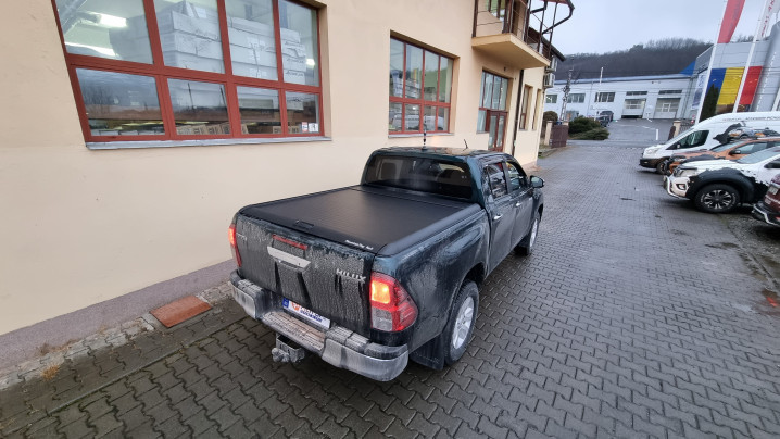 Montare rulou de bena, capitonaj bena, bullbar, deflectoare, reflectoare pe Toyota Hilux 2017