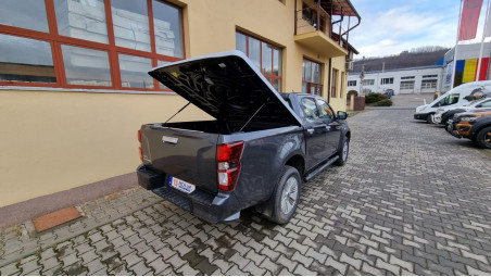 Tonneau cover installed on Isuzu D-Max 2017