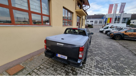 Fedő típusú csomagtérfedél felszerelése az Isuzu D-Max 2017-re