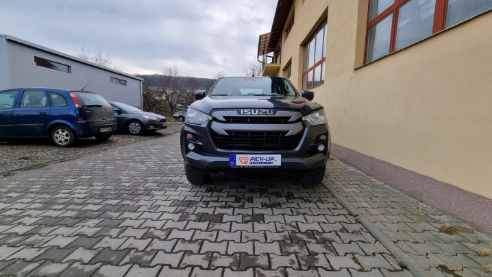 Fedő típusú csomagtérfedél felszerelése az Isuzu D-Max 2017-re