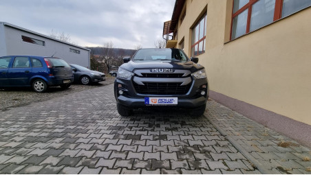 Fedő típusú csomagtérfedél felszerelése az Isuzu D-Max 2017-re