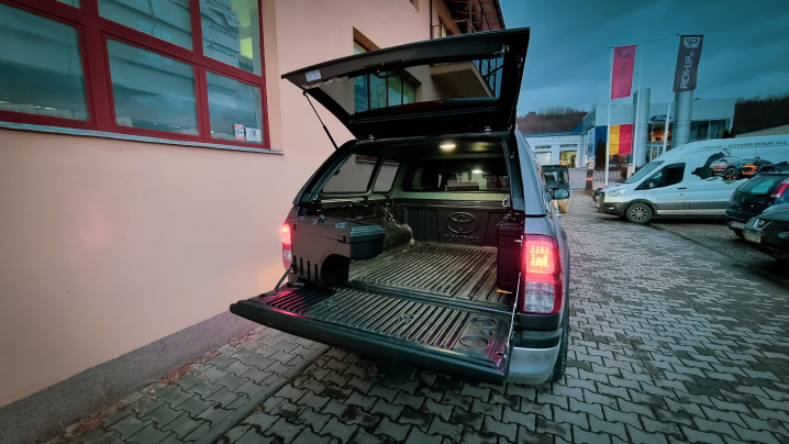 Montare hardatop si ladite utilitare pe Toyota Hilux 2016