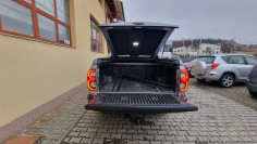Tonneau cover, window visors installed on Toyota Hilux 2021