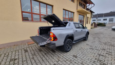 Montare inchidere de bena tip capac und deflector geam pe Toyota Hilux 2021 2