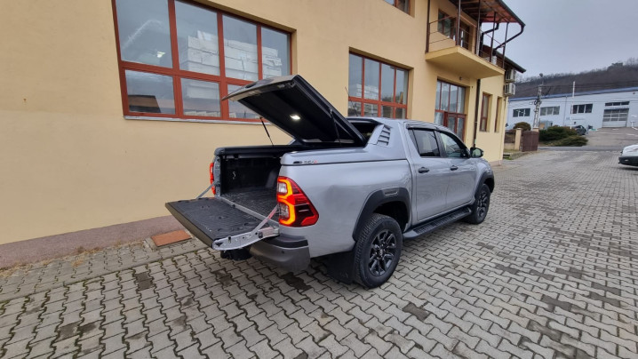 Montare inchidere de bena tip capac si deflector geam pe Toyota Hilux 2021