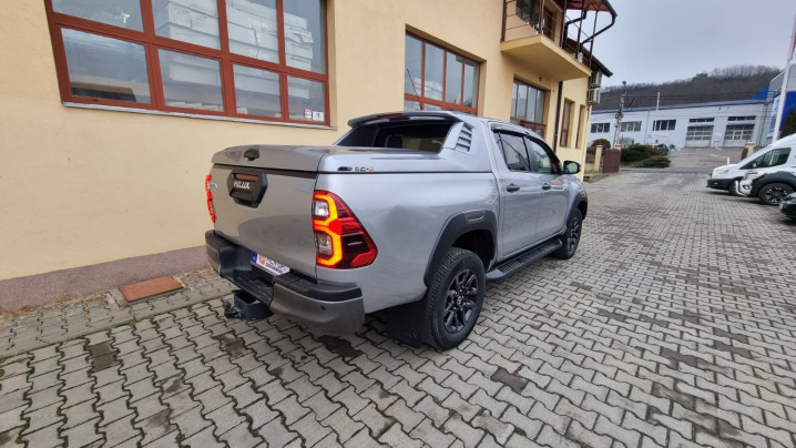 Montare inchidere de bena tip capac und deflector geam pe Toyota Hilux 2021