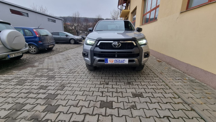 Montare inchidere de bena tip capac si deflector geam pe Toyota Hilux 2021