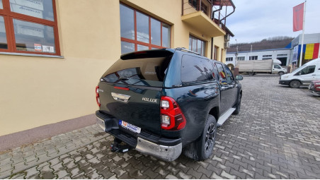Keménytető és küszöbök felszerelése Toyota Hilux 2021