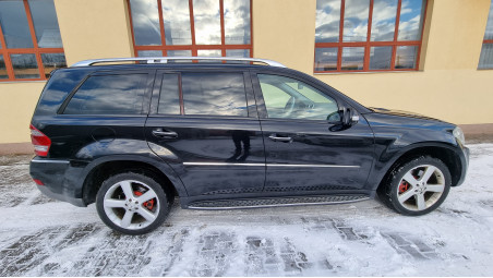 Towing hook installed on Mercedes GL320